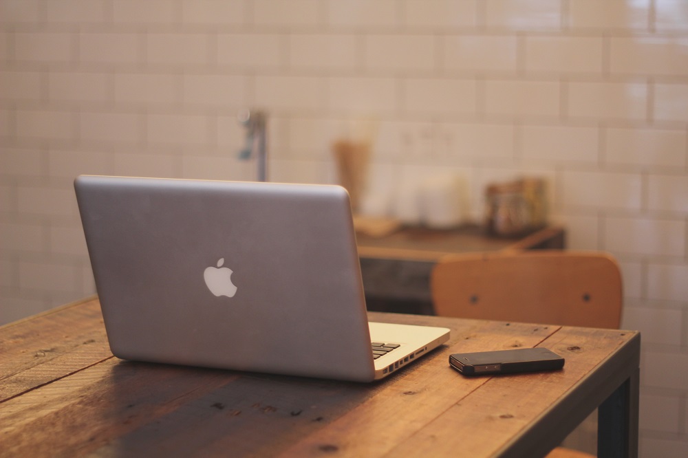 Featured Image Example of a Macbook and iPhone on a wooden table